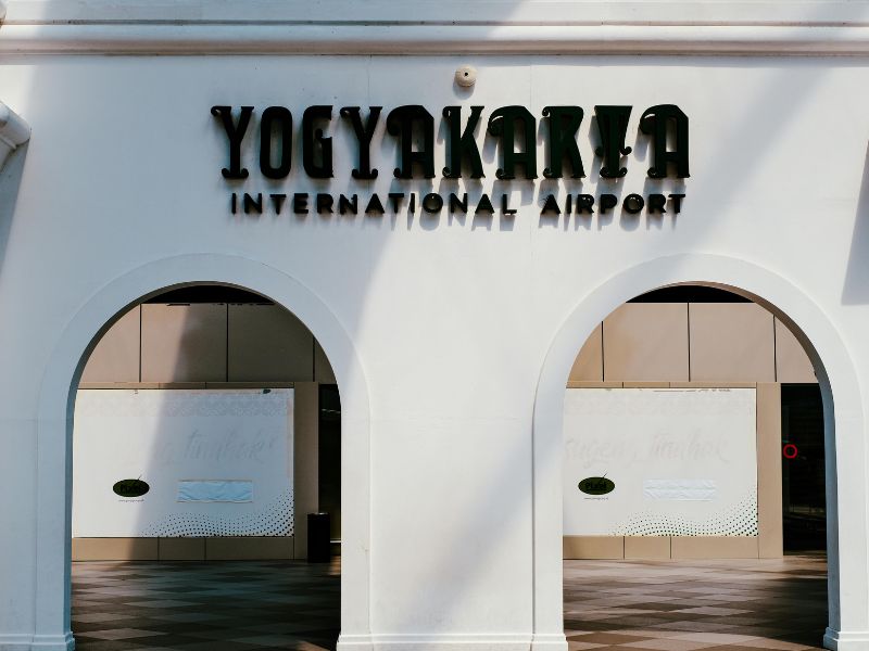 Layanan Antar Jemput Bandara YIA dengan Rental Mobil Jogja