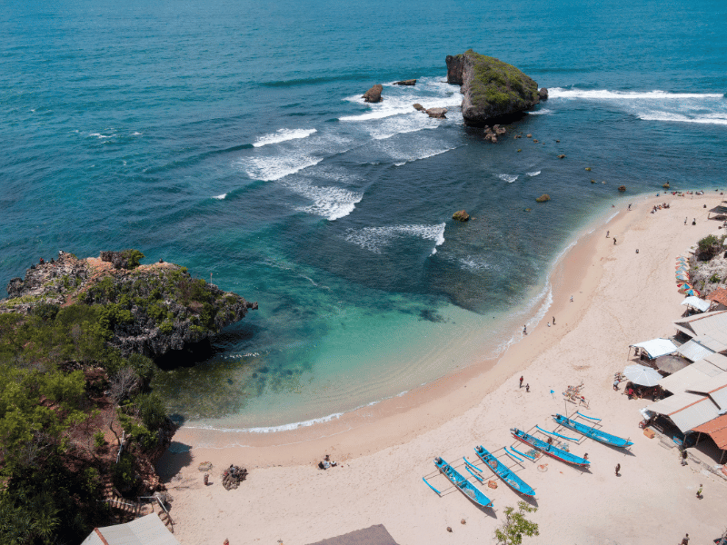 Petualangan Seru dengan Paket Wisata Jogja! Eksplorasi Pantai Timang, Goa Pindul, dan HeHa Sky View