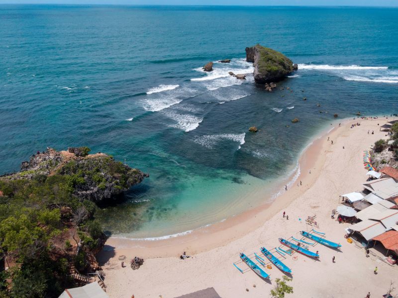 Rental Mobil Jogja untuk Wisata Pantai Gunungkidul Sehari Penuh